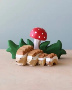 Hedgehog Family & Mushroom Set -Toys Selection 2J2A79732