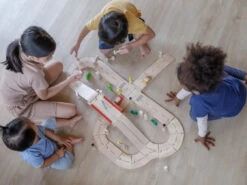 Plan Toys Wooden Road System Deluxe -Toys Selection 38411dd59a7a9a1ef5944545ded5acc77a726399a8051e949fac3ebc02335e83 jpeg