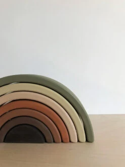 Handmade Rainbow Stacker - Olive -Toys Selection att saboconcept 51fc80eef2ec1726987a84540a1e6dfc